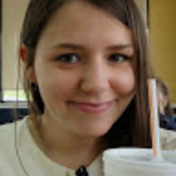 Meet your Posher, Nicole - Picture 1 of 1